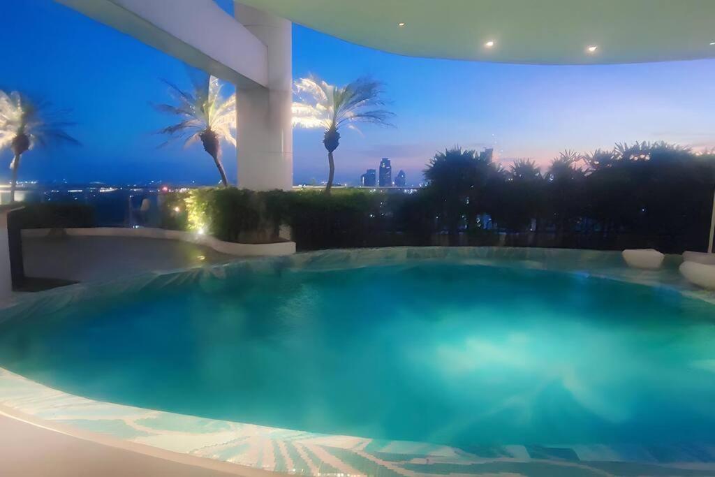 Aveline Suites Elite Rockwell View Acqua Private Residences Near Rockwell Makati Манила Экстерьер фото